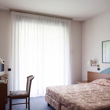 Roero Park Hotel Sommariva Perno Eksteriør billede