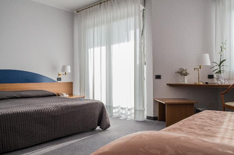 Roero Park Hotel Sommariva Perno Eksteriør billede