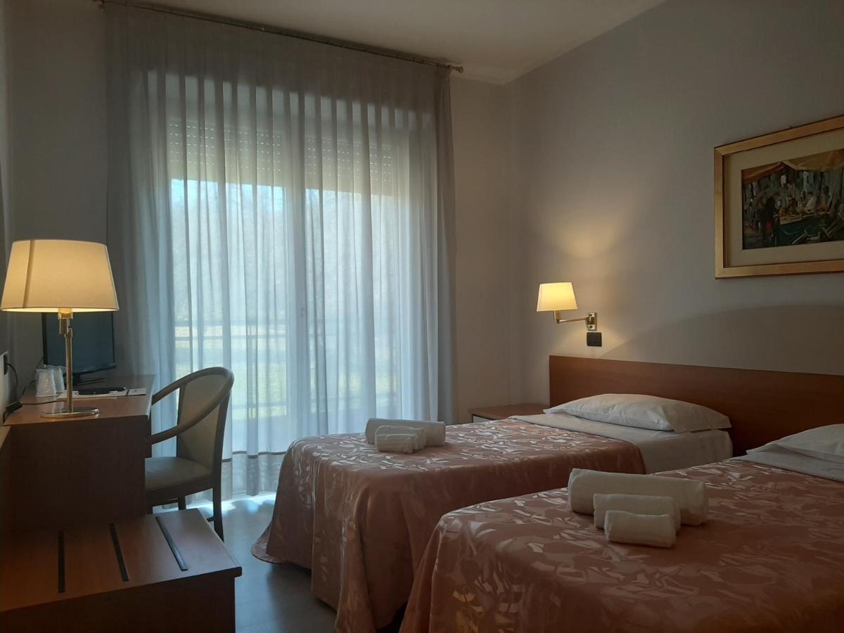 Roero Park Hotel Sommariva Perno Eksteriør billede