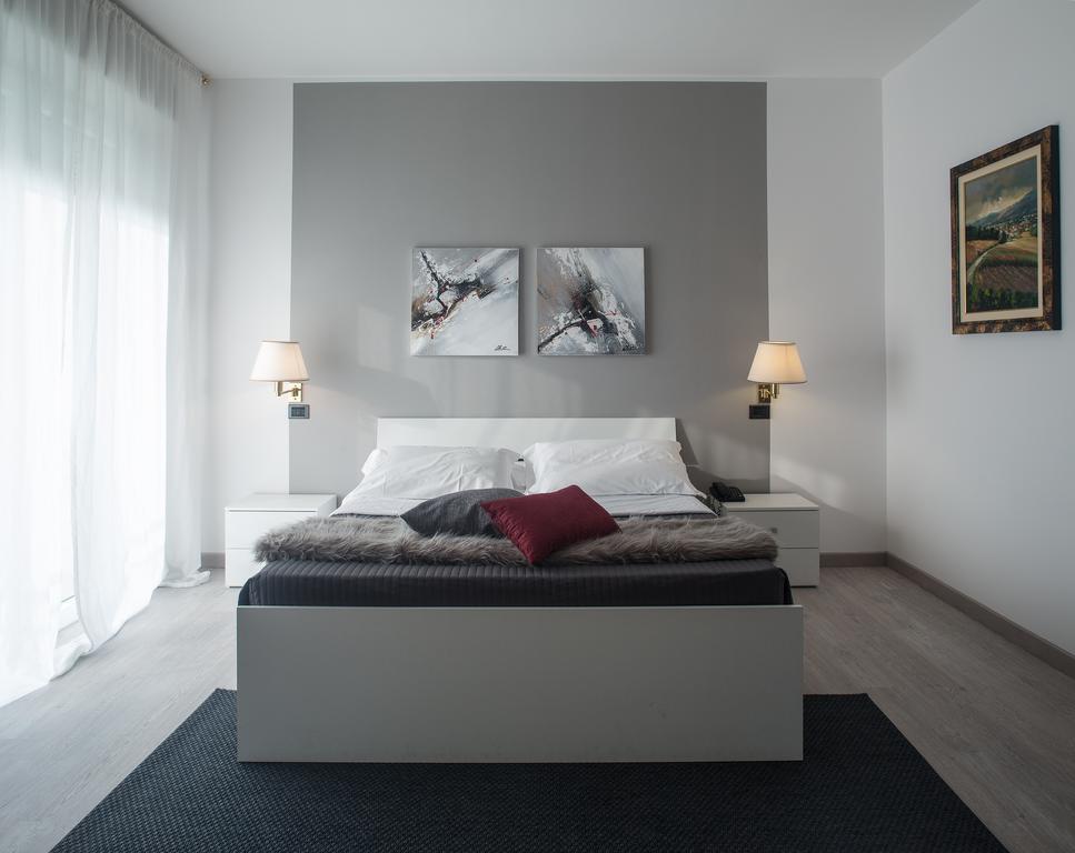 Roero Park Hotel Sommariva Perno Eksteriør billede