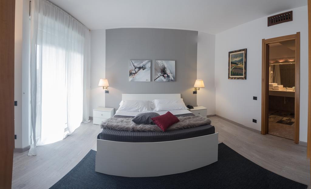 Roero Park Hotel Sommariva Perno Eksteriør billede