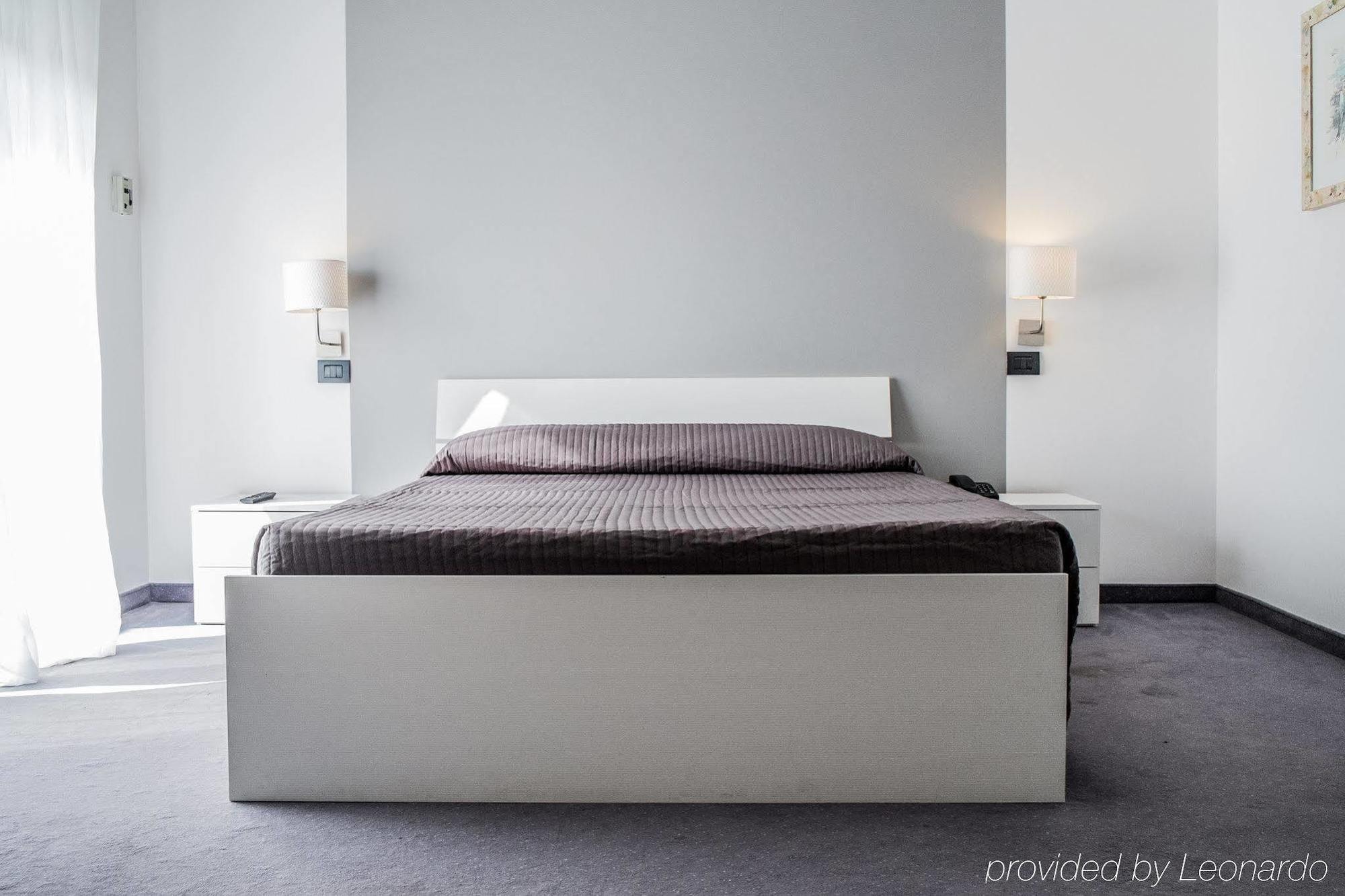 Roero Park Hotel Sommariva Perno Eksteriør billede