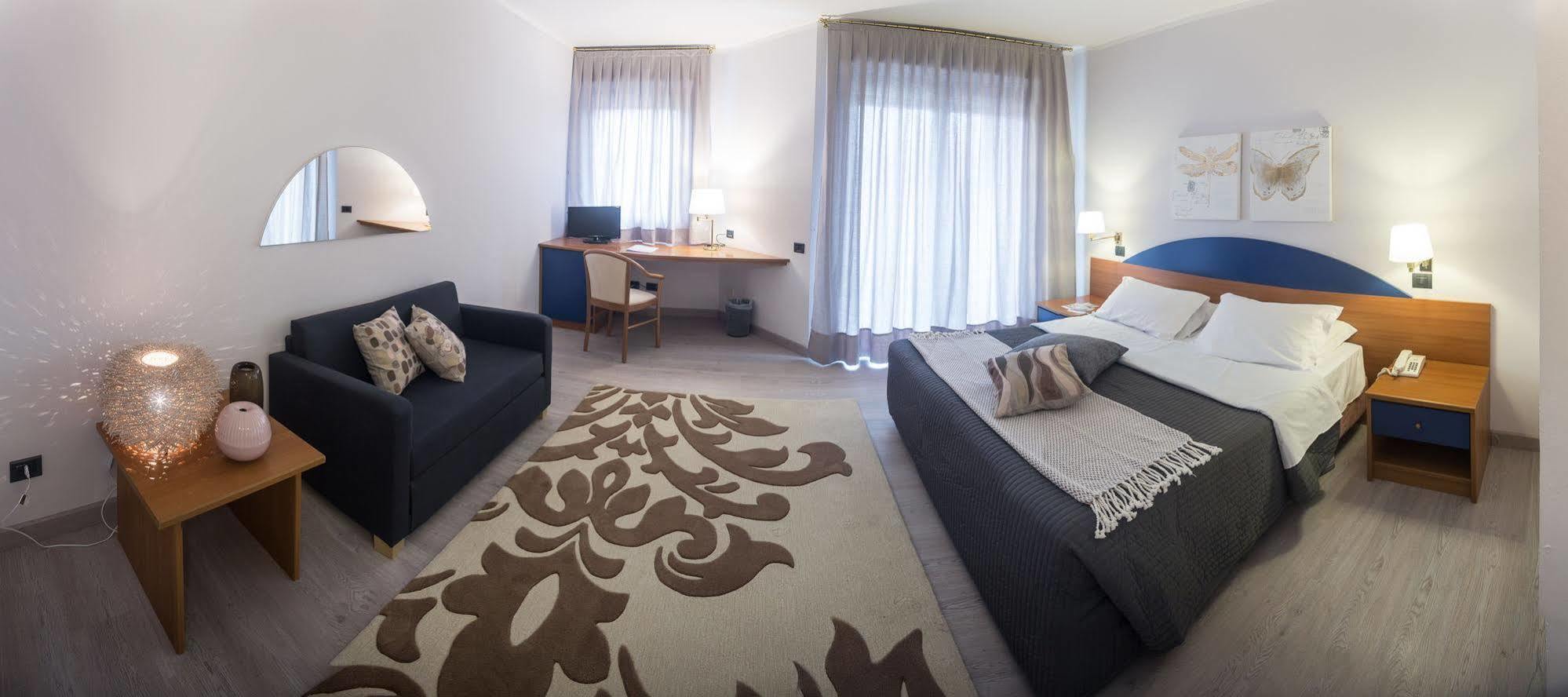 Roero Park Hotel Sommariva Perno Eksteriør billede