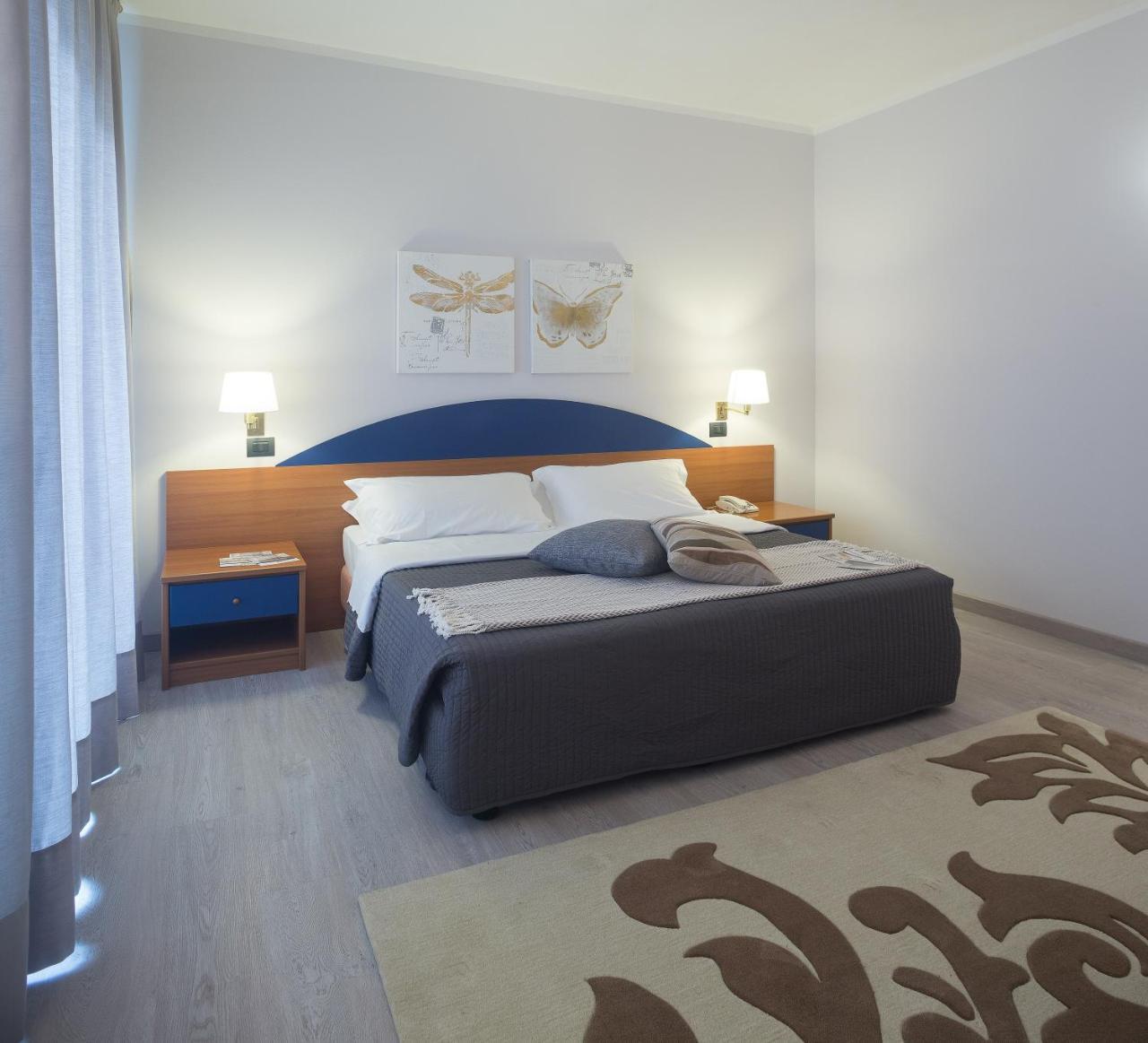 Roero Park Hotel Sommariva Perno Eksteriør billede