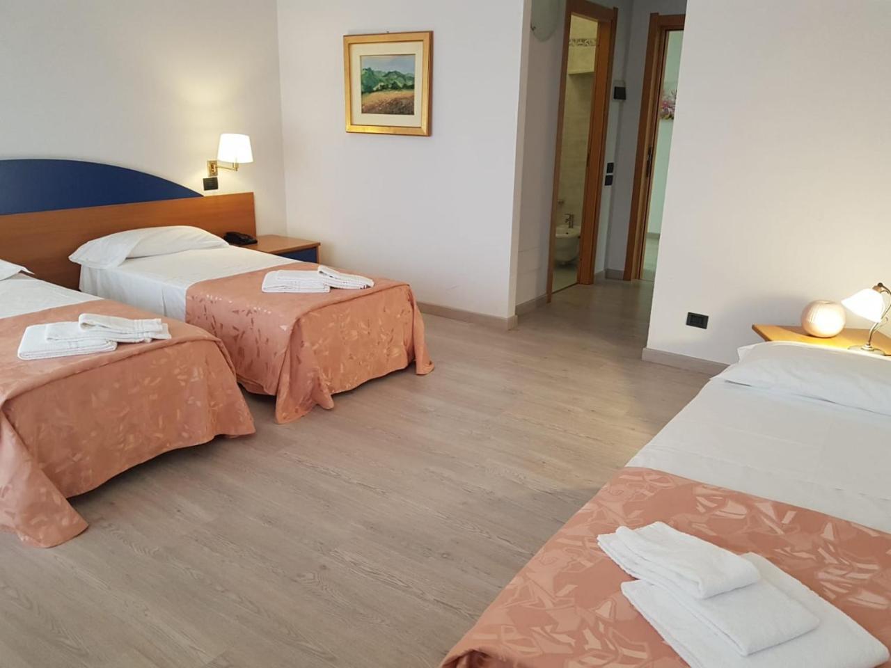 Roero Park Hotel Sommariva Perno Eksteriør billede