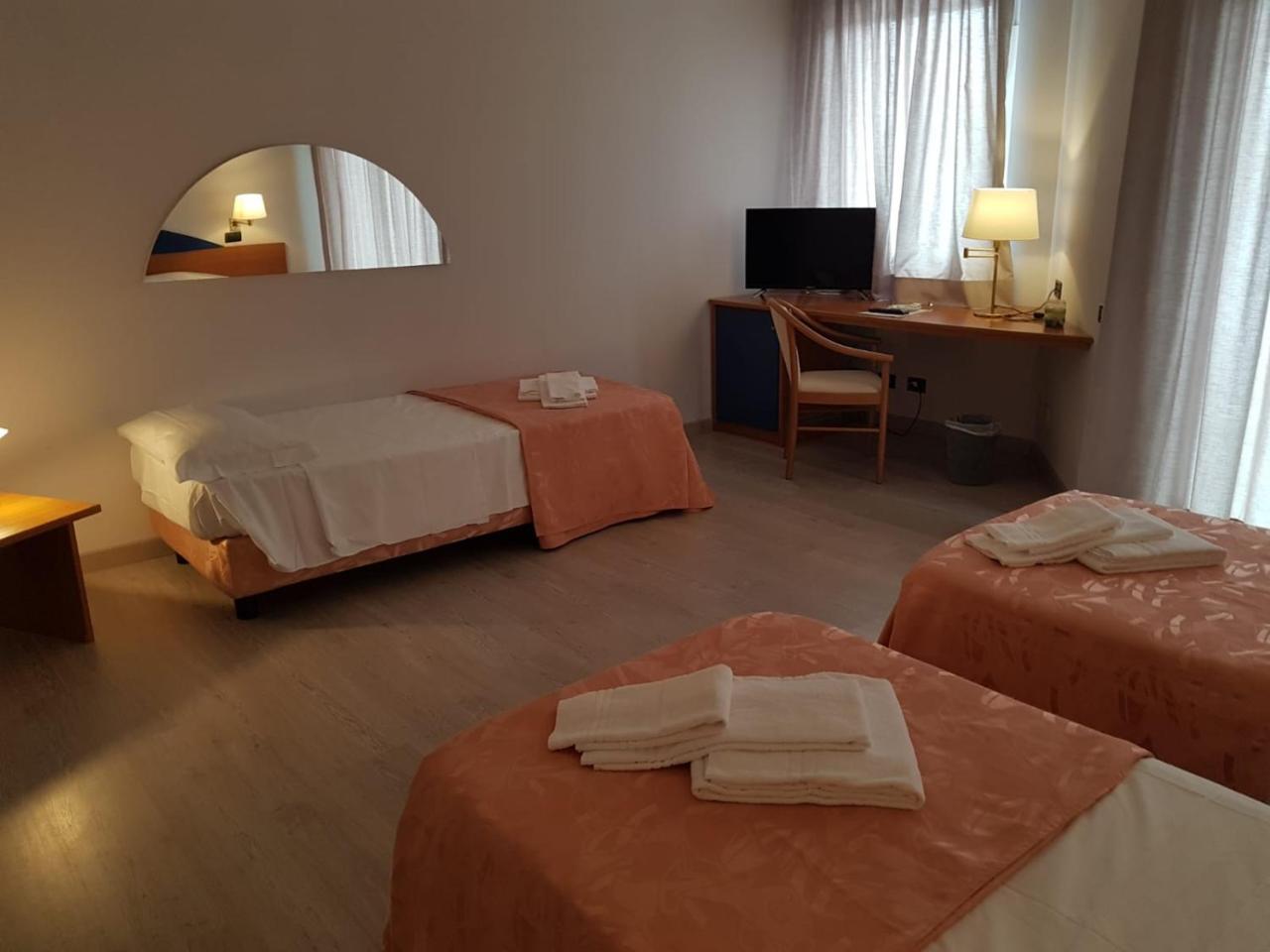 Roero Park Hotel Sommariva Perno Eksteriør billede