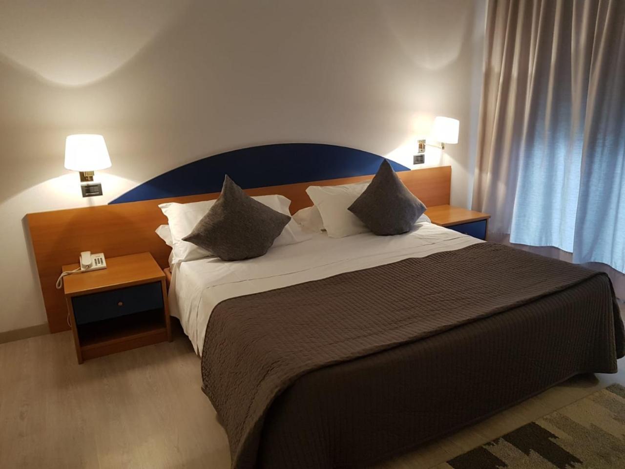 Roero Park Hotel Sommariva Perno Eksteriør billede